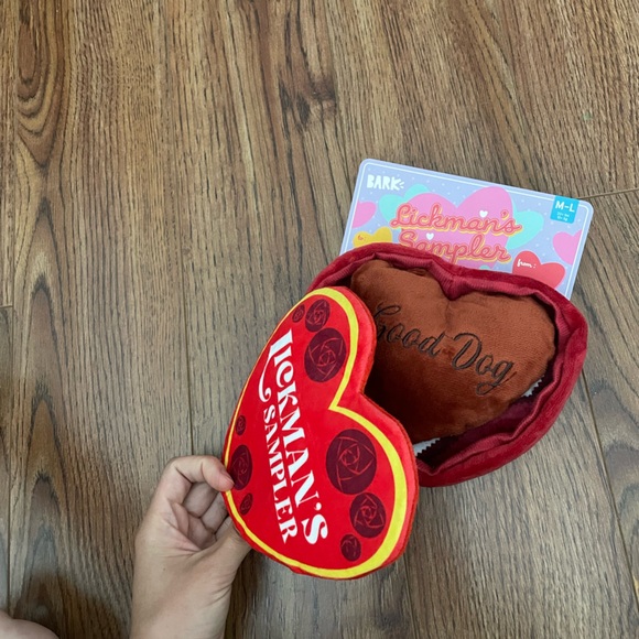 Bark box valentine box of chocolate dog toy - Picture 4 of 4